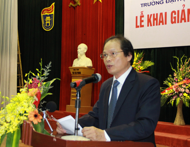 GS.TS Nguyễn Văn Khánh - Hiệu trưởng TRường ĐHKHXH&NV - phát biểu