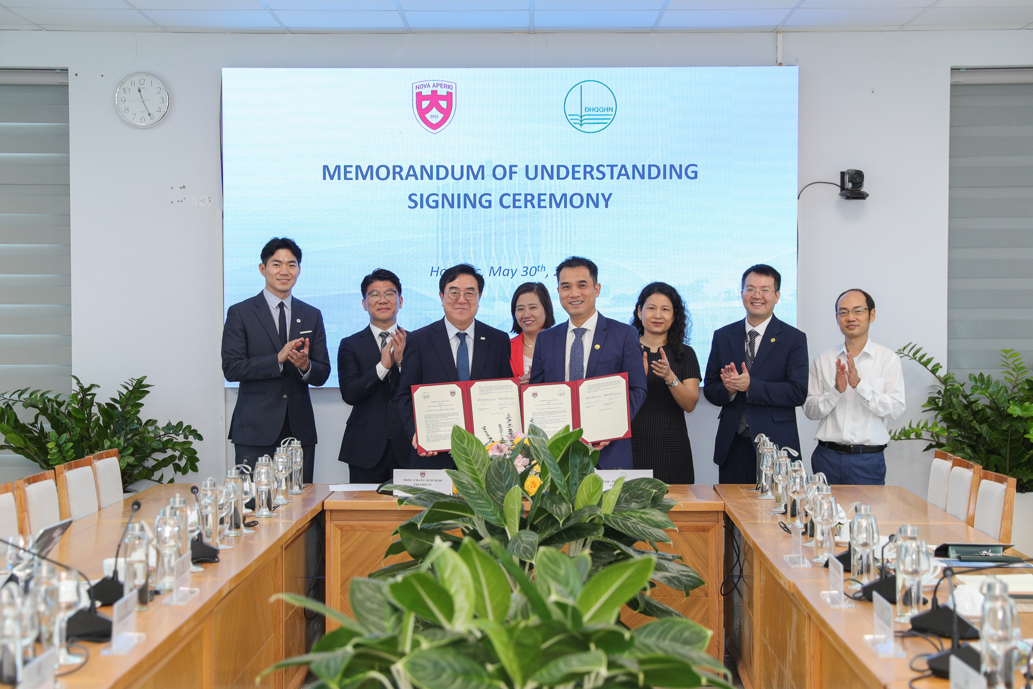 Strengthening cooperation between VNU and Chungbuk National University ...
